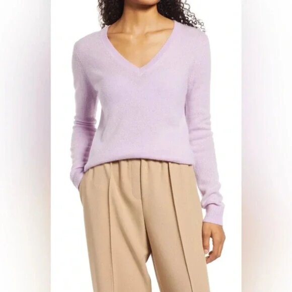 Nordstrom Women’s 100% Cashmere V-Neck Sweater NWT Lilac Size M – Soft Luxe - Picture 1 of 9